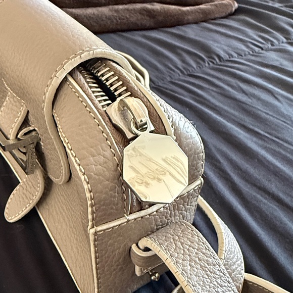 Crossbody Bag- Adjustable strap - Picture 4 of 8